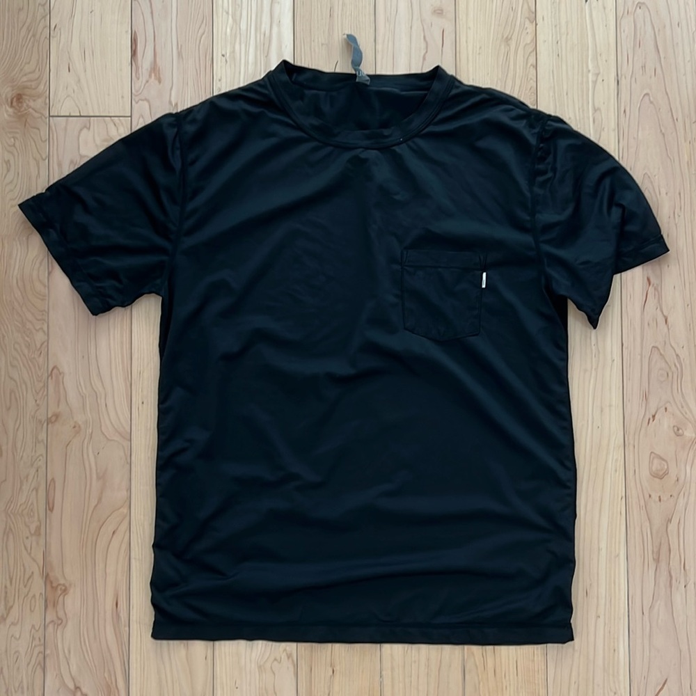 Vuori Tradewind Performance Tee size Large Black